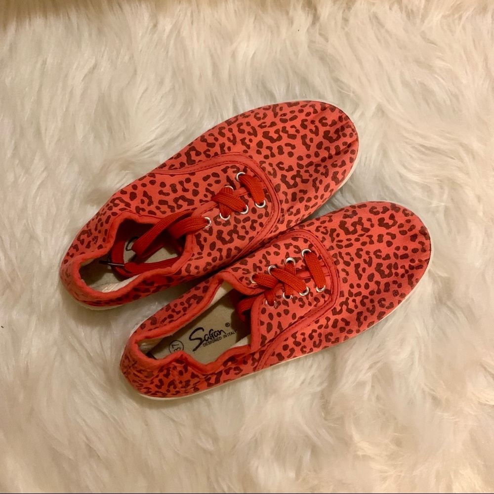 Pink leopard print light shoes 🌸